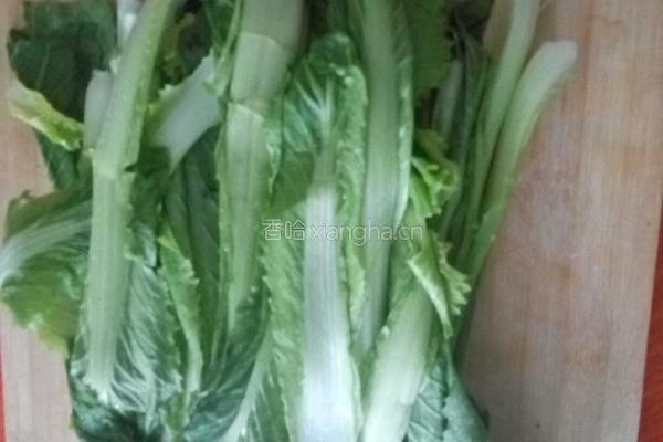 小白菜炒肉的做法图解1