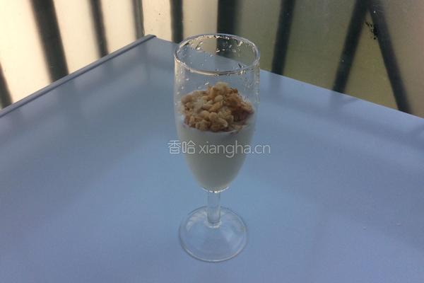 草莓麦片酸奶的做法图解2