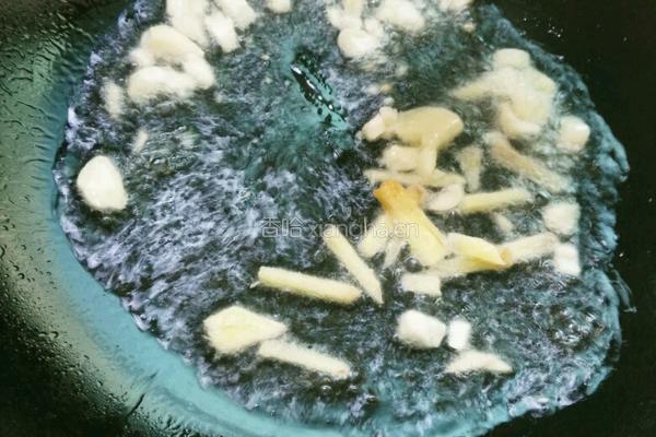 蒜炒腊肉的做法图解4