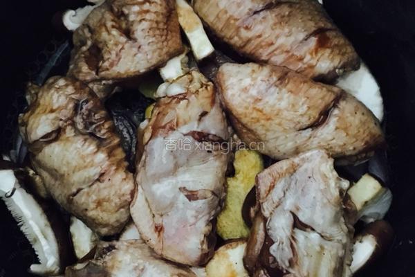 电饭煲焖鸡翅的做法图解4