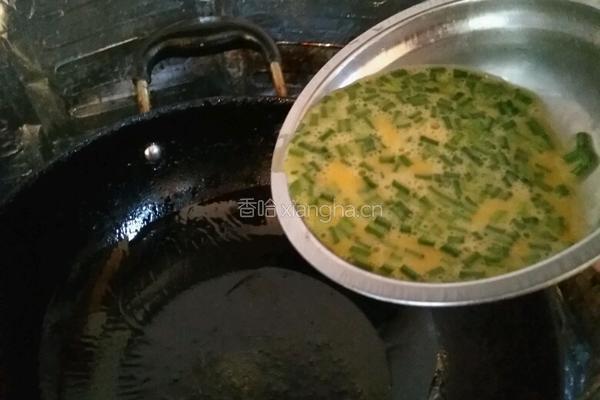 玉米粒炒鸡蛋的做法图解2