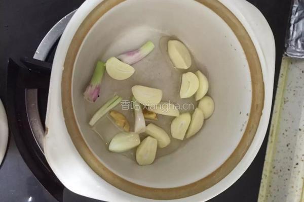 板栗焖鸡的做法图解3