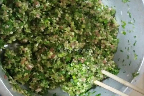 芹菜猪肉饺子的做法图解4