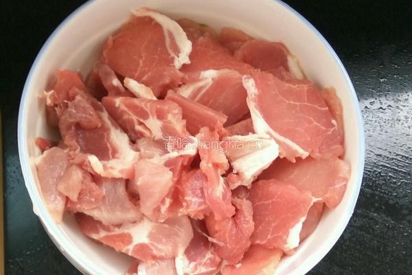 炒蘑菇肉的做法图解1