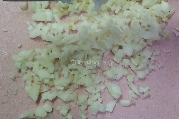 腊肉荸荠莲藕红枣糯米饭的做法图解1
