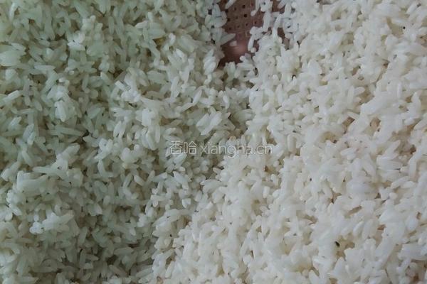 腊肉荸荠莲藕红枣糯米饭的做法图解2
