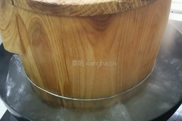腊肉荸荠莲藕红枣糯米饭的做法图解8
