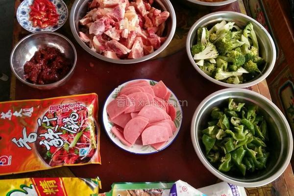 麻辣干锅鸡的做法图解1