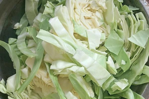 香菇包菜的做法图解1