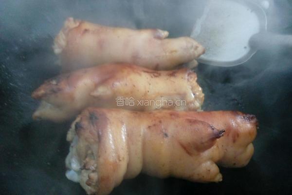 腐乳烧猪蹄的做法图解9