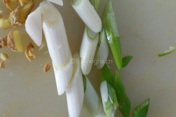 鸡蛋炒蒜苔的做法图解1