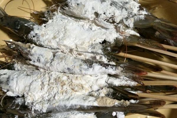 油炸大虾的做法图解1