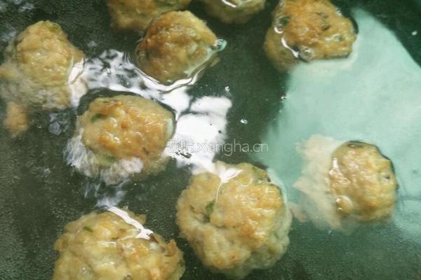 菠菜丸子汤的做法图解3