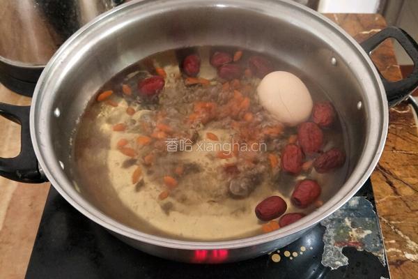 枸杞红枣煮鸡蛋的做法图解2