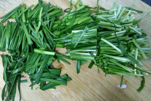 鱿鱼炒韮菜的做法图解3