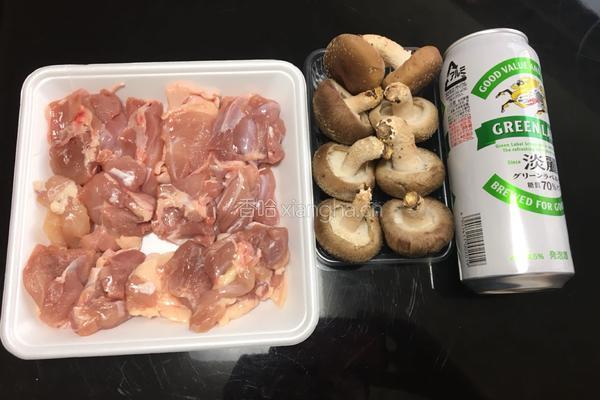 私房花菇啤酒鸡的做法图解1
