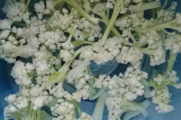 玉扇翡翠花菜的做法图解1
