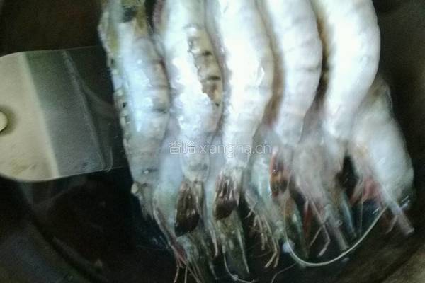 红焖海捕大对虾的做法图解2