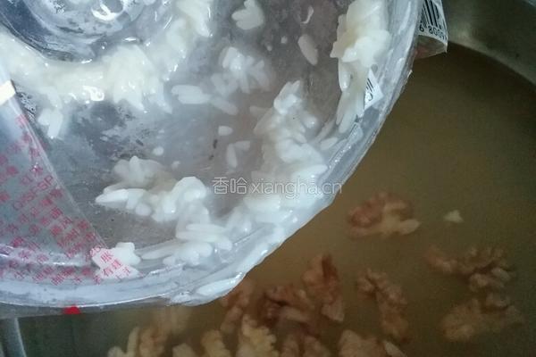 核桃酒酿鸡蛋羹的做法图解2