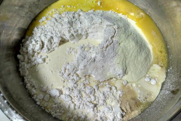 酥粒奶香排包的做法图解2