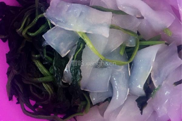 菠菜拌粉皮的做法图解1