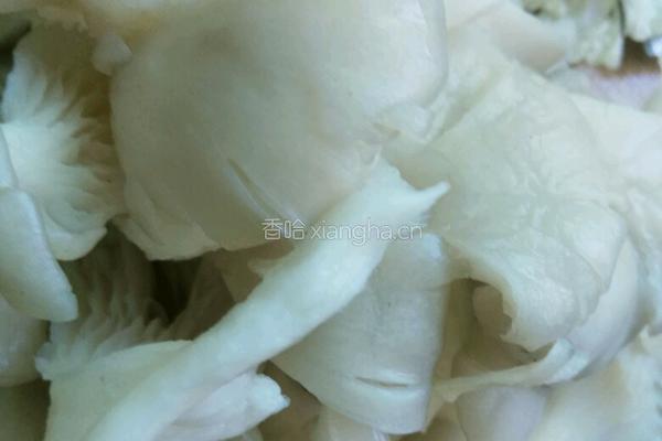 平菇白菜煮面条的做法图解2