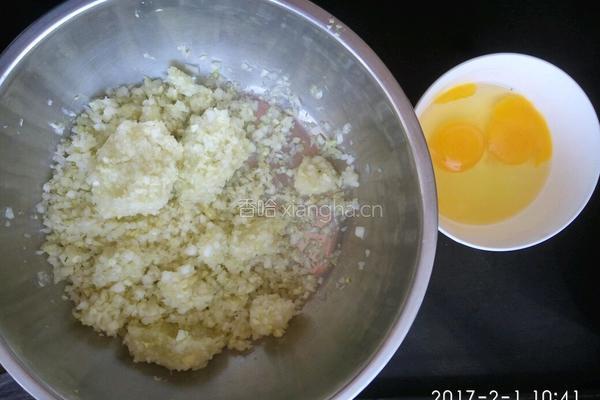 白菜虾仁饺子的做法图解3