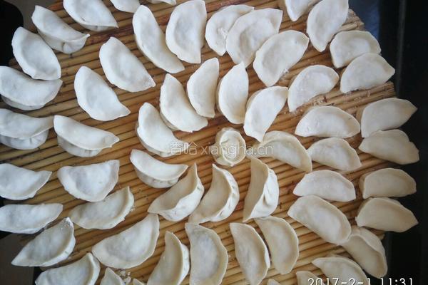 白菜虾仁饺子的做法图解15