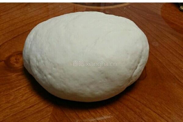 胡萝卜猪肉包子的做法图解1