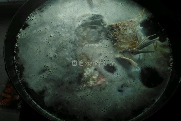 鲜鲤鱼汤的做法图解2