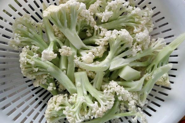 香芹炒菜花的做法图解1