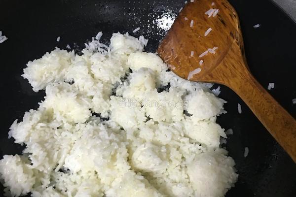 鸡蛋炒饭的做法图解3