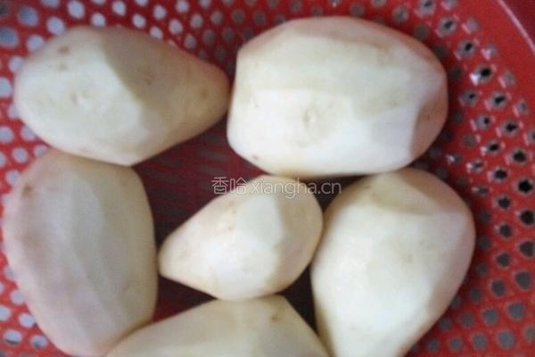 焖马铃薯的做法图解1