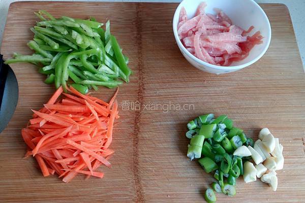 榨菜炒肉丝的做法图解2