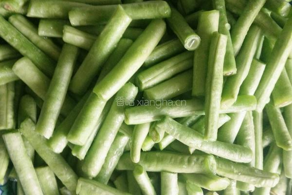 豇豆炒肉的做法图解1