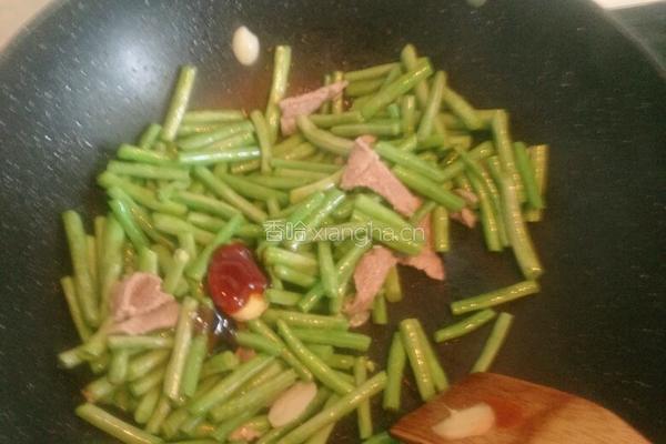 豇豆炒肉的做法图解6