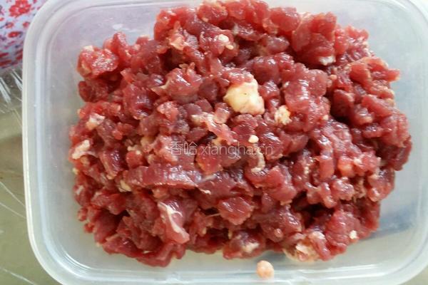小炒牛肉粒的做法图解1