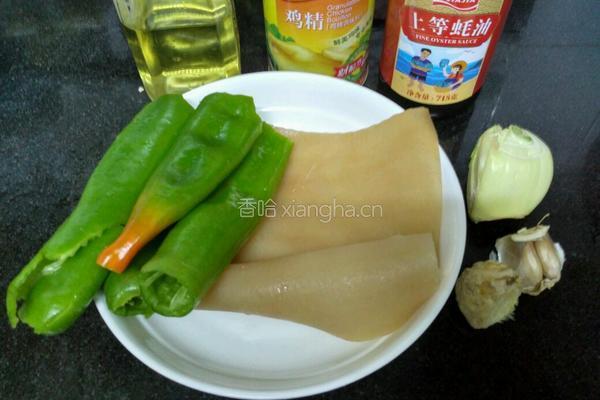 青椒炒肉皮的做法图解1