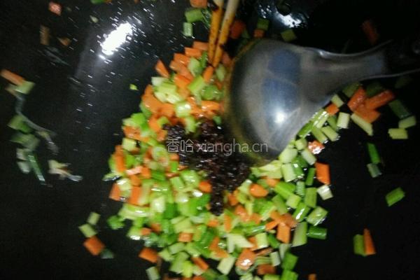 双蔬炒米（芹菜胡萝卜版）的做法图解8