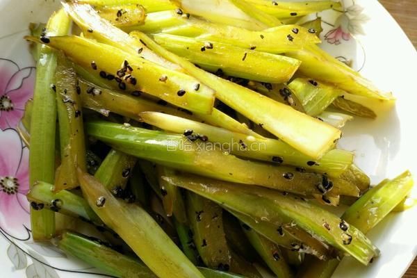 黑芝麻炒芹菜的做法图解11