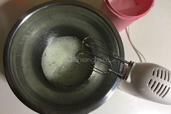 奶牛戚风蛋糕的做法图解5