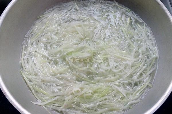 白萝卜丝牛肉丸子的做法图解6