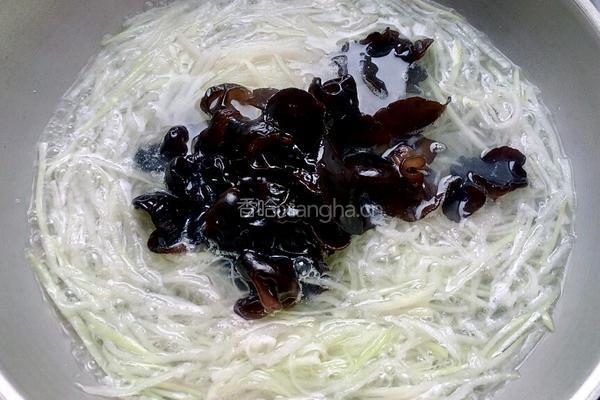 白萝卜丝牛肉丸子的做法图解7