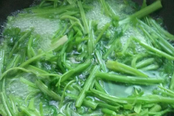 凉拌芹菜的做法图解3