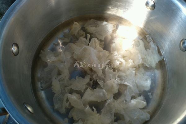 凉拌银耳莴笋的做法图解4