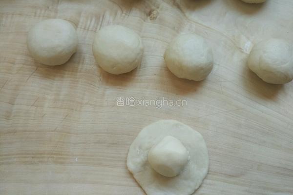 熊猫蛋黄酥的做法图解8