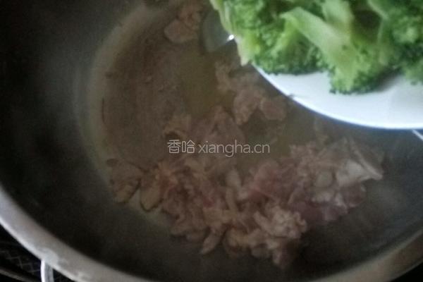 西兰花炒肉的做法图解7