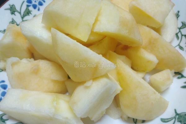 鲜榨苹果汁的做法图解3