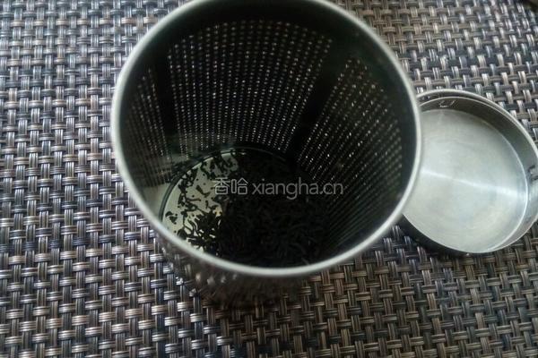港式奶茶的做法图解5