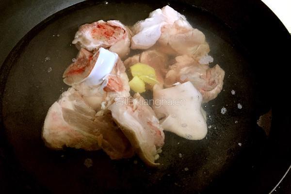香菇黄豆大骨汤的做法图解2